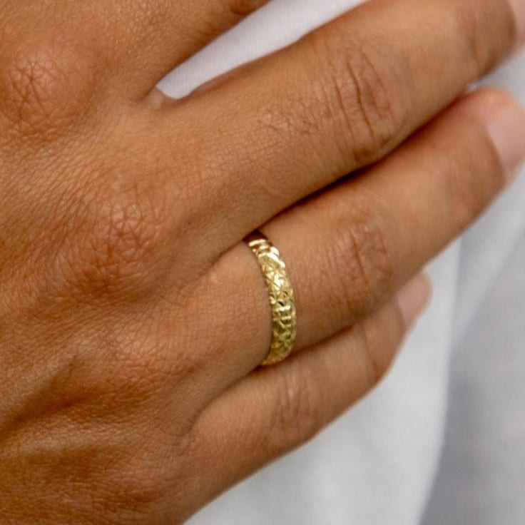 Anel Aliança Trabalhada em Ouro 18k