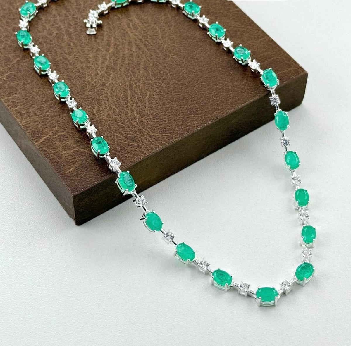Pulseira Riviera Esmeralda Oval